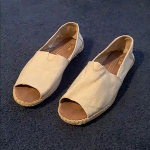 Toms Shoes